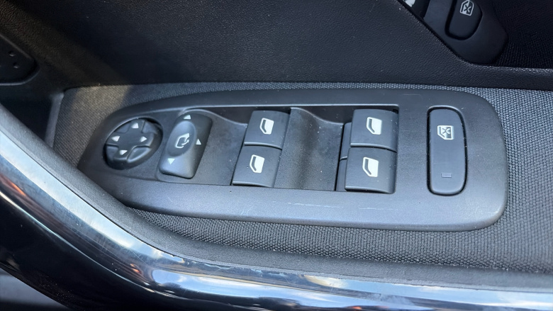 Peugeot 208 1.2 PureTech 82 Tech Edition 5dr [Start Stop] Petrol Hatchback